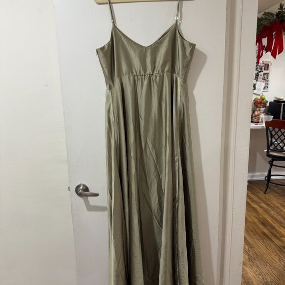 💚✨ Show Me Your Mumu Faith Maxi Dress – Moss Green Satin (XL) ✨💚 - Picture 14 of 14